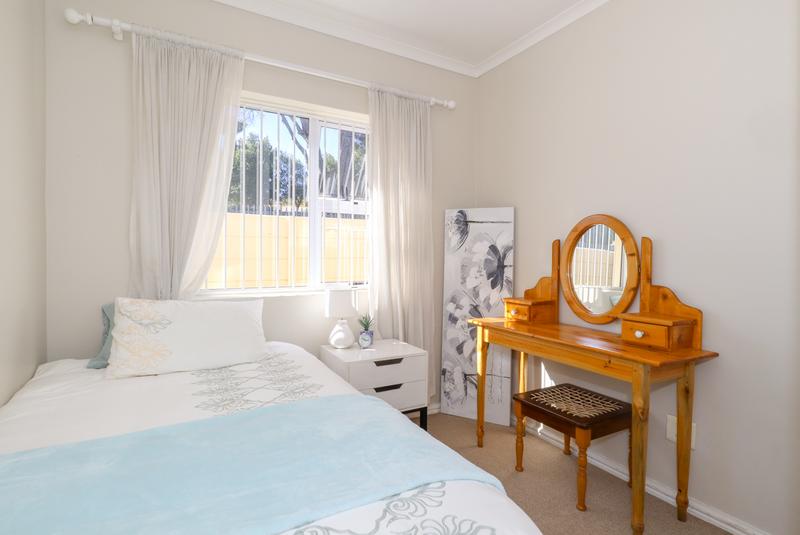 To Let 3 Bedroom Property for Rent in Somerset Ridge Western Cape
